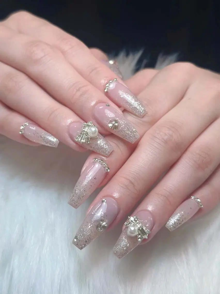 ネイル チークネイル ドット フレンチネイル グラデーション 韓国ネイル ハンドネイル Lisa Nail Salonのネイルデザイン