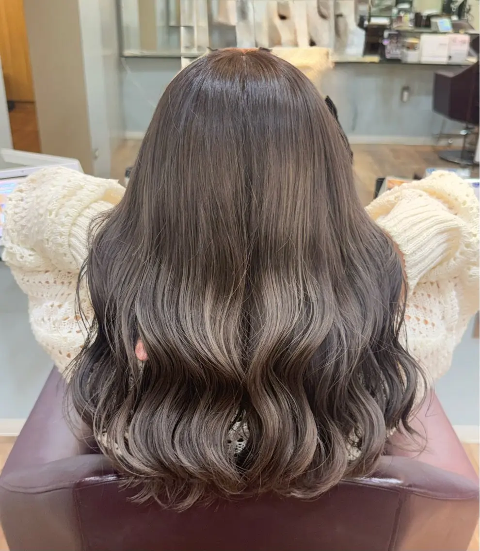 ロング カラー ブリーチ グレージュ 韓国風ヘア カット ヘアカラー 仲嶋 愛歌のヘアスタイル