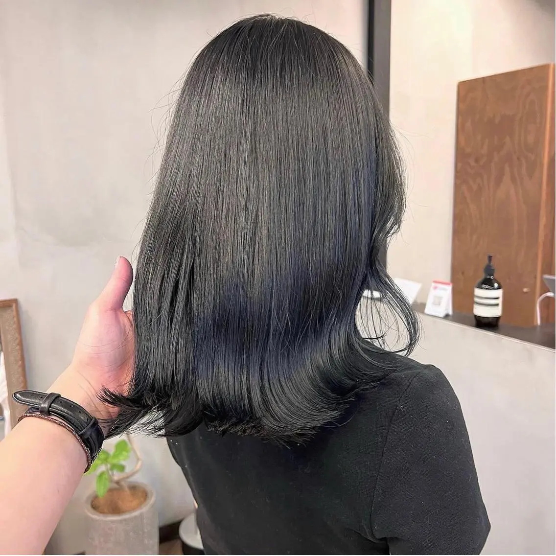 セミロング カラー パーマ ヘアアレンジ メンズ キッズ ネイル マツエク・マツパ アイブロウ 眉カラー ワンカラーネイル 前川 朋香のヘアスタイル