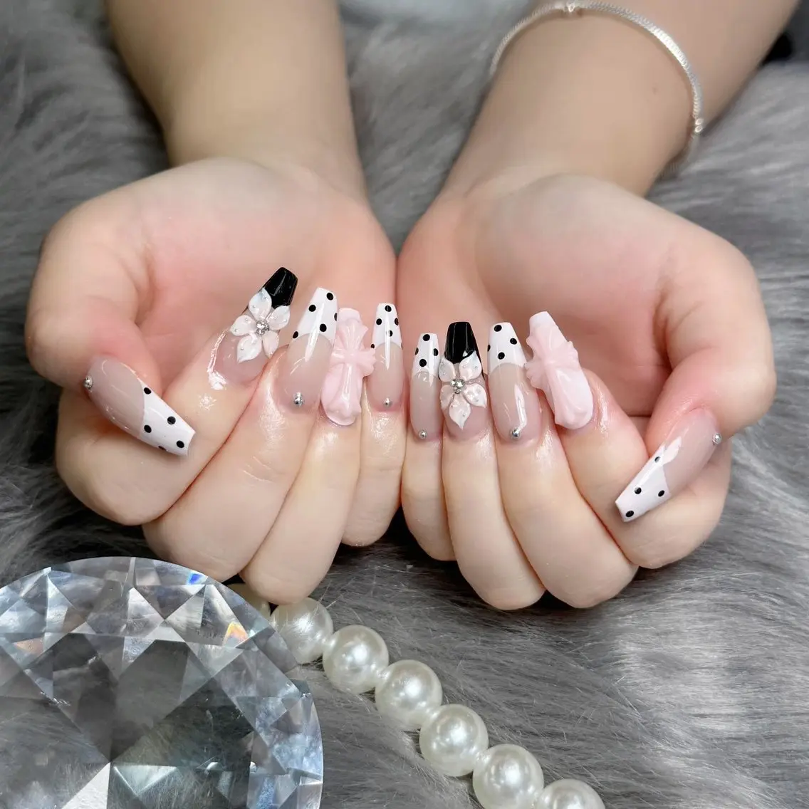ネイル ジェルネイル キラキラネイル 韓国ネイル ロングネイル 持ち込み ハンドネイル ハンドケア Nova Nailのネイルデザイン