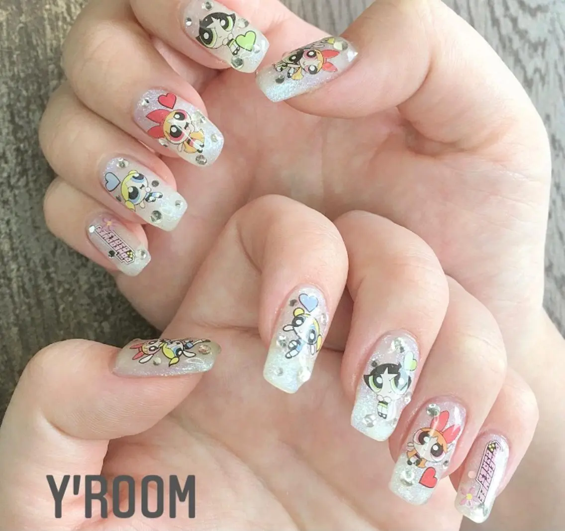 ネイル オーロラネイル フラッシュネイル ジェルネイル グラデーション 氷ネイル・うるうるネイル YUKA （ネイリスト）のネイルデザイン