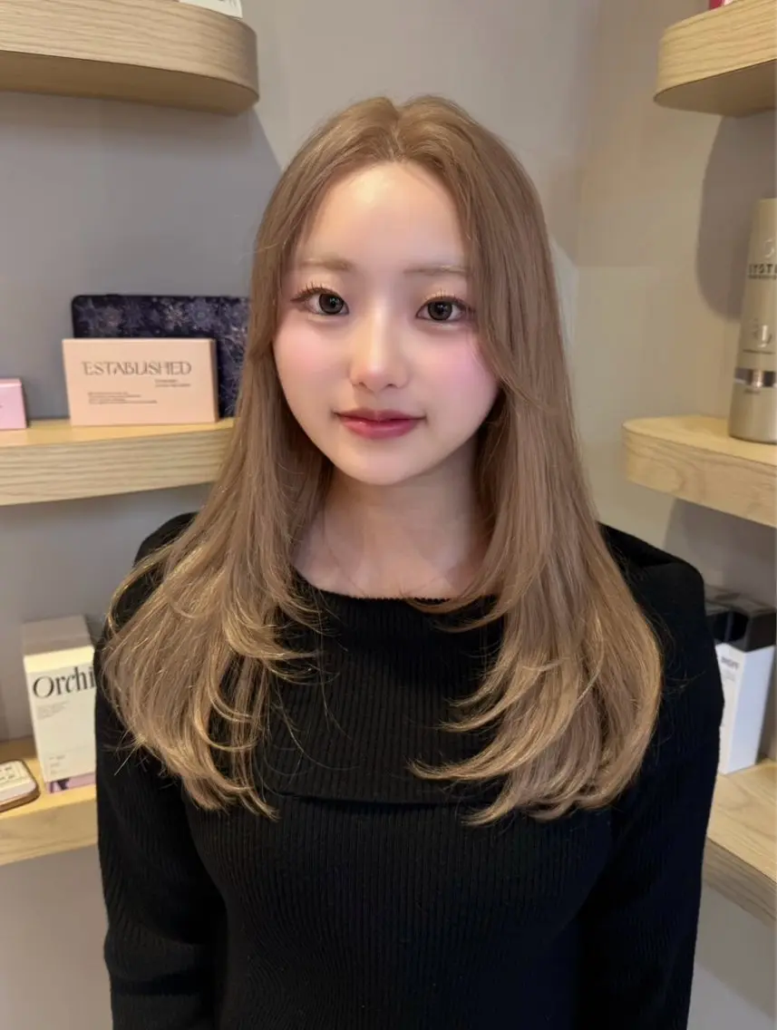 セミロング レイヤーカット 上之浦 咲那のヘアスタイル