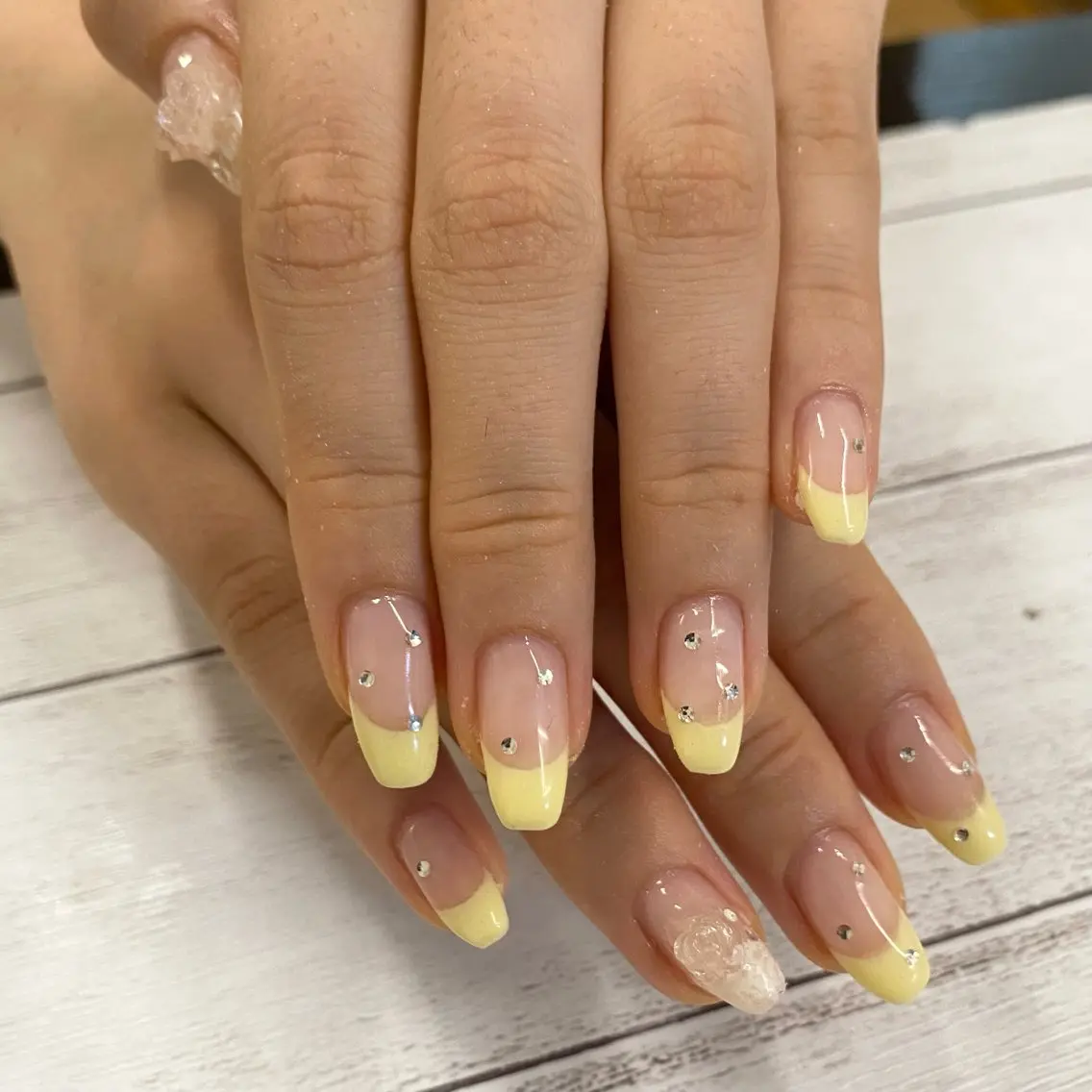 ネイル 春ネイル 黄色 ハンドネイル nail salon muuのネイルデザイン