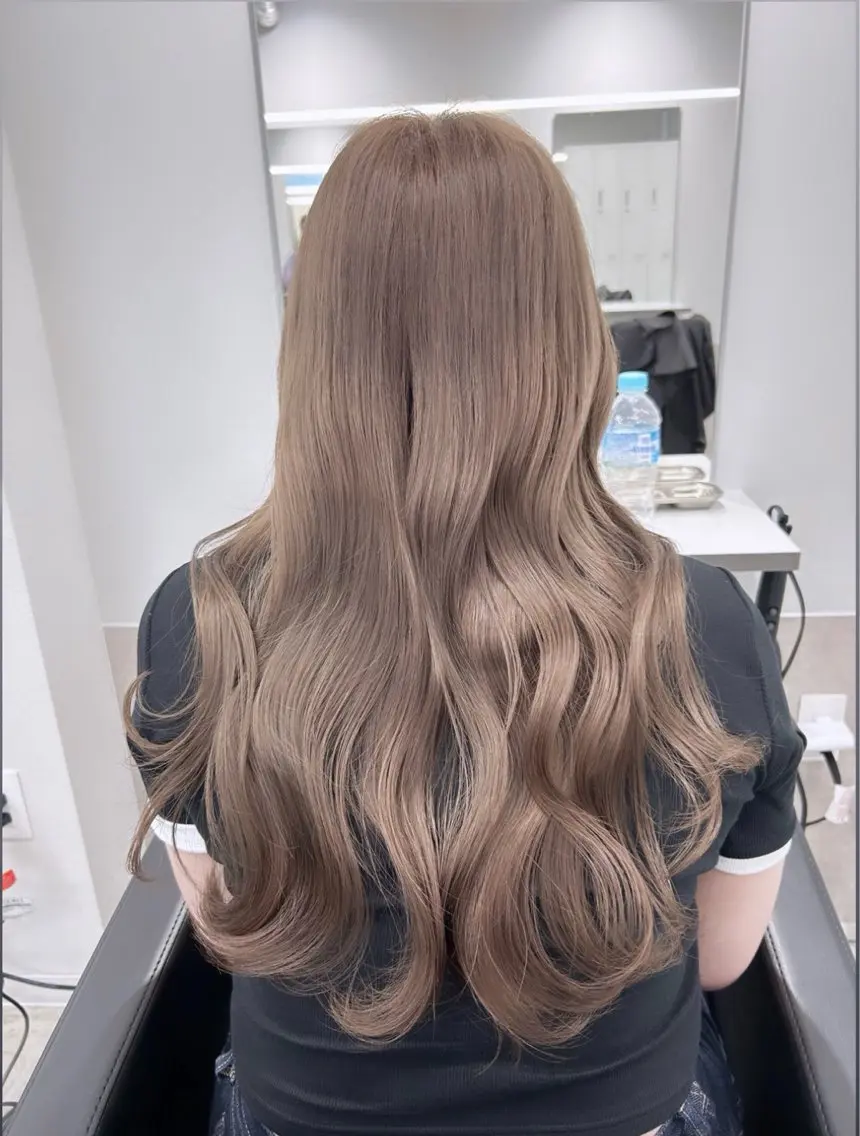 セミロング カラー ヘアアレンジ 切りっぱなしボブ ショートボブ ベージュカラー ブリーチ ケアブリーチ ヘアカラー トリートメント GiseL天神カラー 髪質改善/ブリーチのヘアスタイル