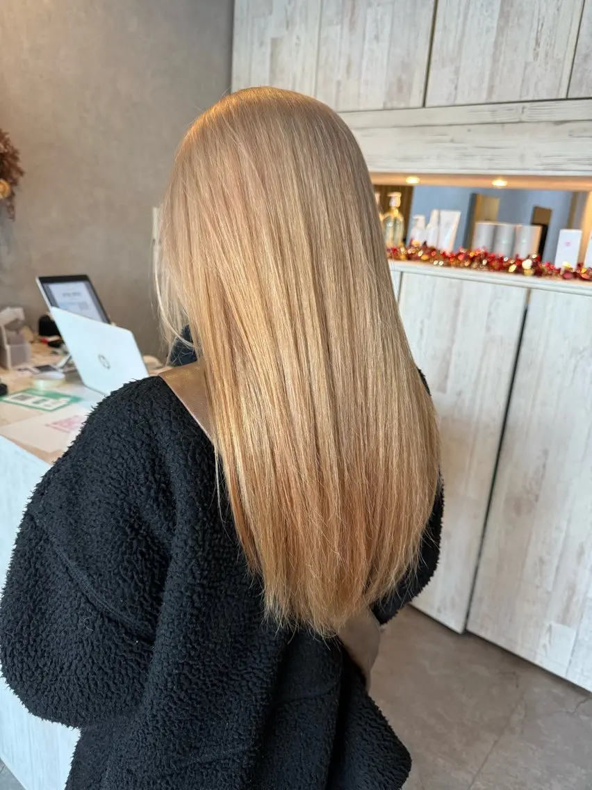 カラー ヘアカラー Bish Yanaのヘアスタイル