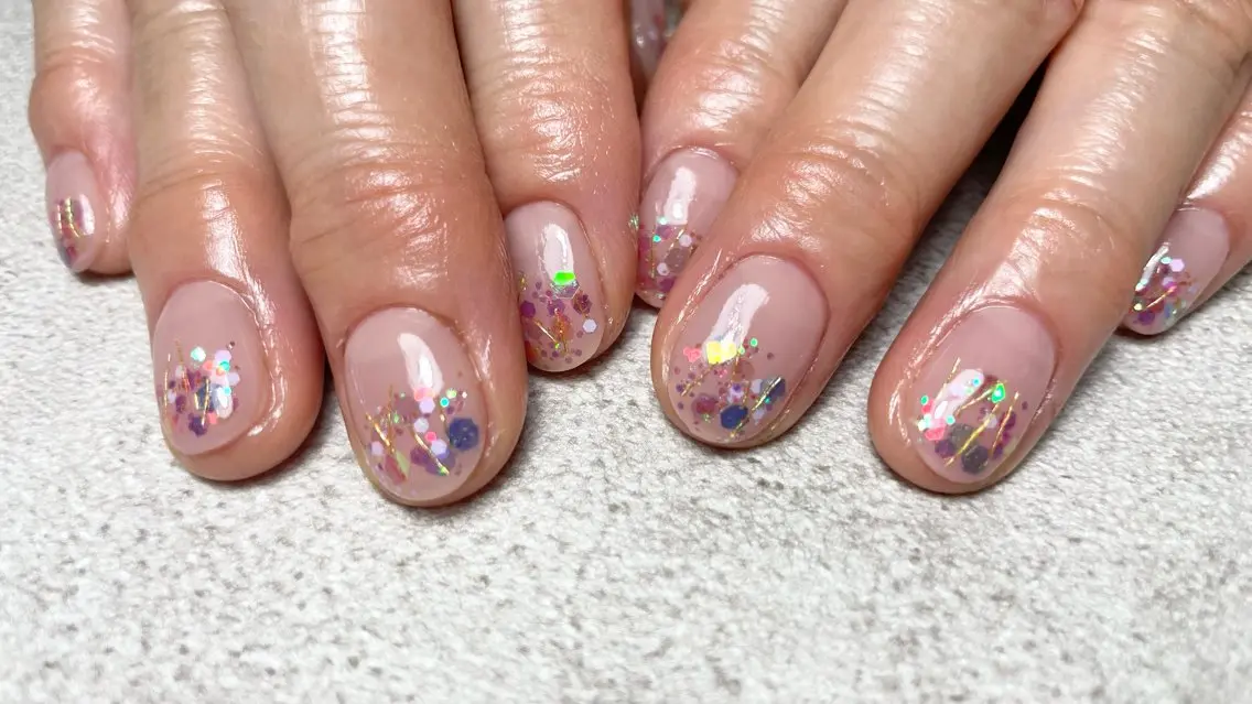 ネイル アートネイル ホログラムネイル キラキラネイル ワンカラーネイル cosmic nailのネイルデザイン