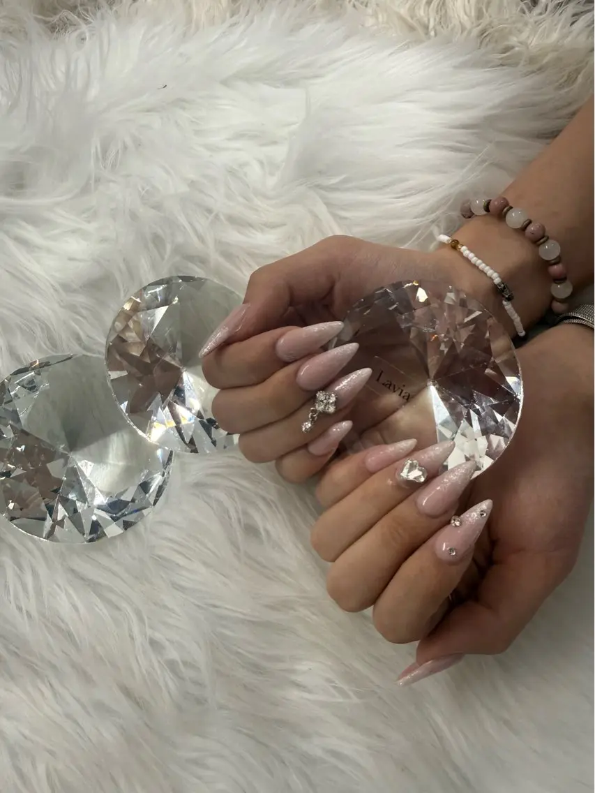 ネイル lavia 🦋 RURIのネイルデザイン