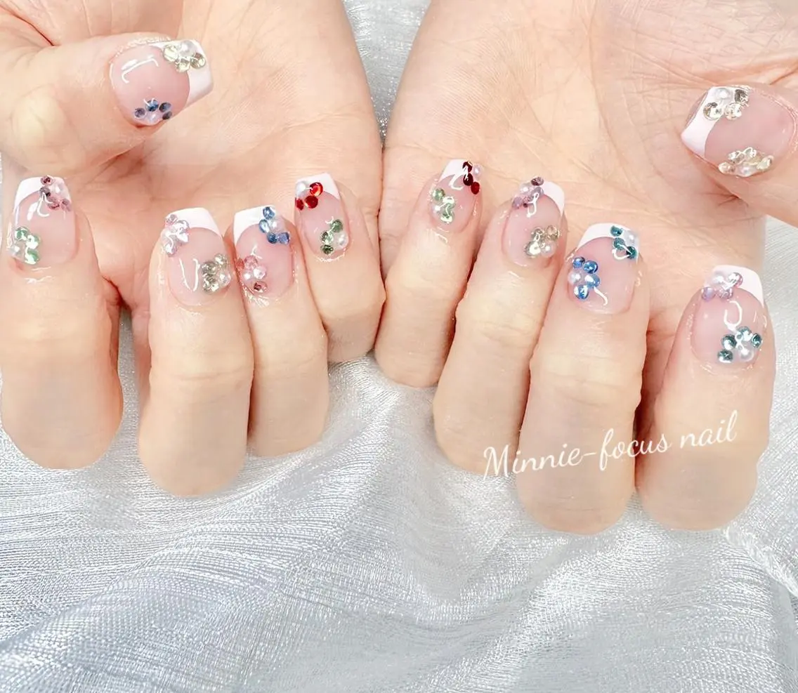 ネイル フレンチネイル ゴージャス キラキラネイル 韓国ネイル 持ち込み 🧸Luvia nail✨のネイルデザイン