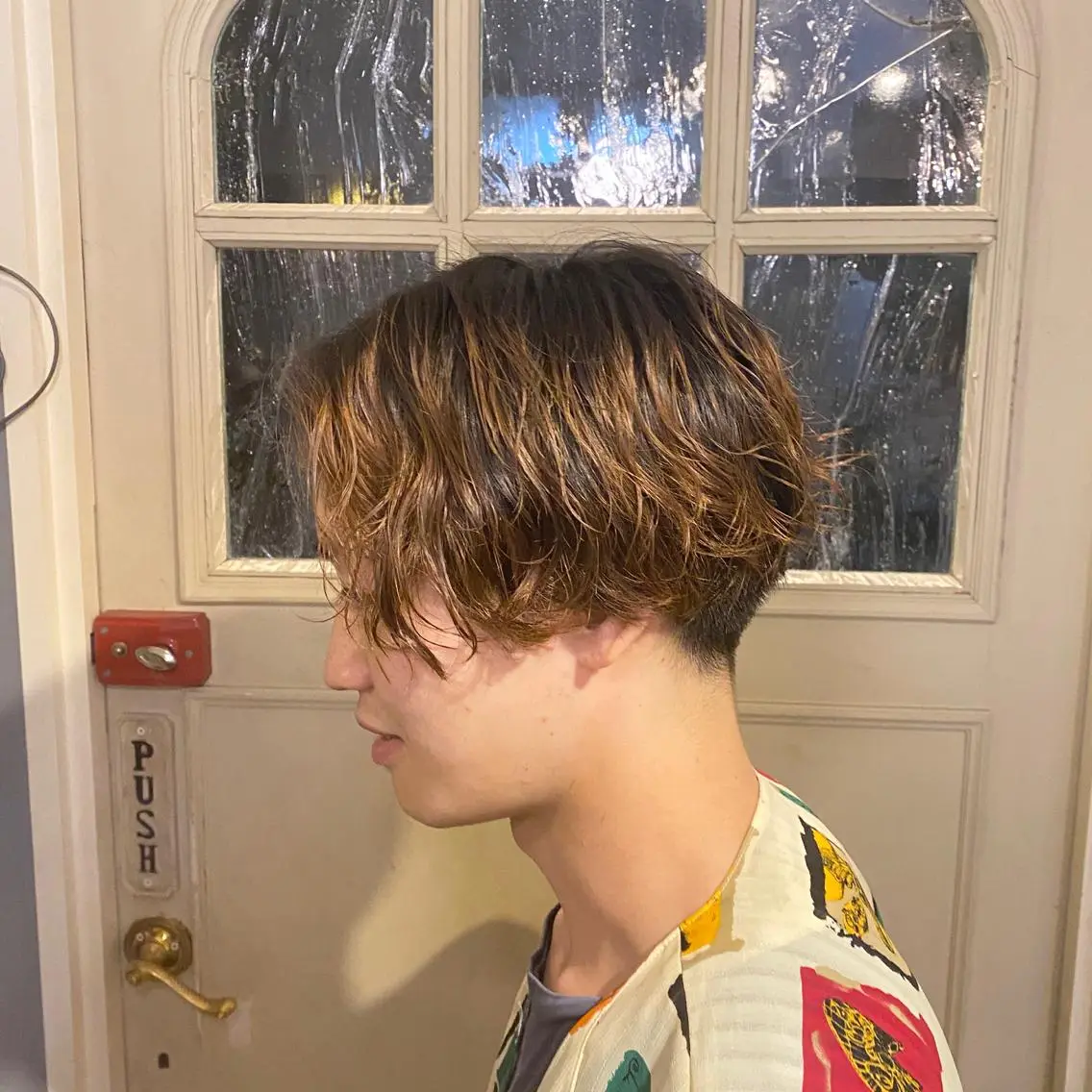 ミディアム パーマ メンズ ミディアムパーマ メンズパーマ ニュアンスパーマ BRITS 渡辺 菜々子のヘアスタイル
