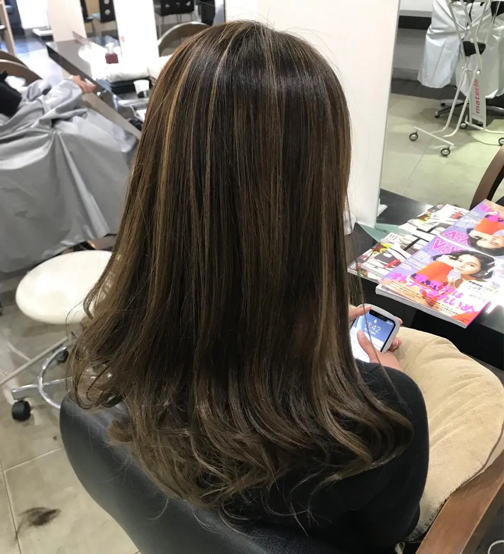 ロング カラー ヘアアレンジ アッシュ バレイヤージュ レイヤーカット 烏山 達也のヘアスタイル