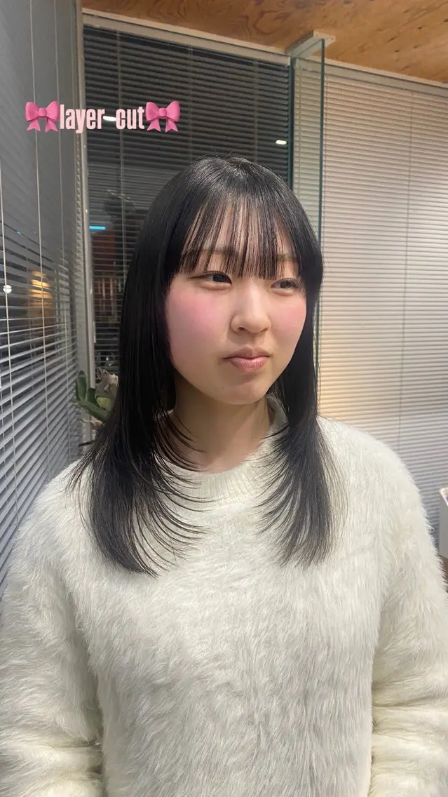 セミロング cyan hinaのヘアスタイル