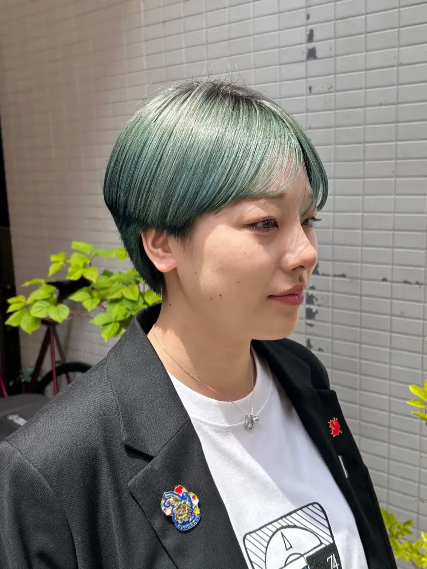 ショート カラー 佐藤 優里奈のヘアスタイル