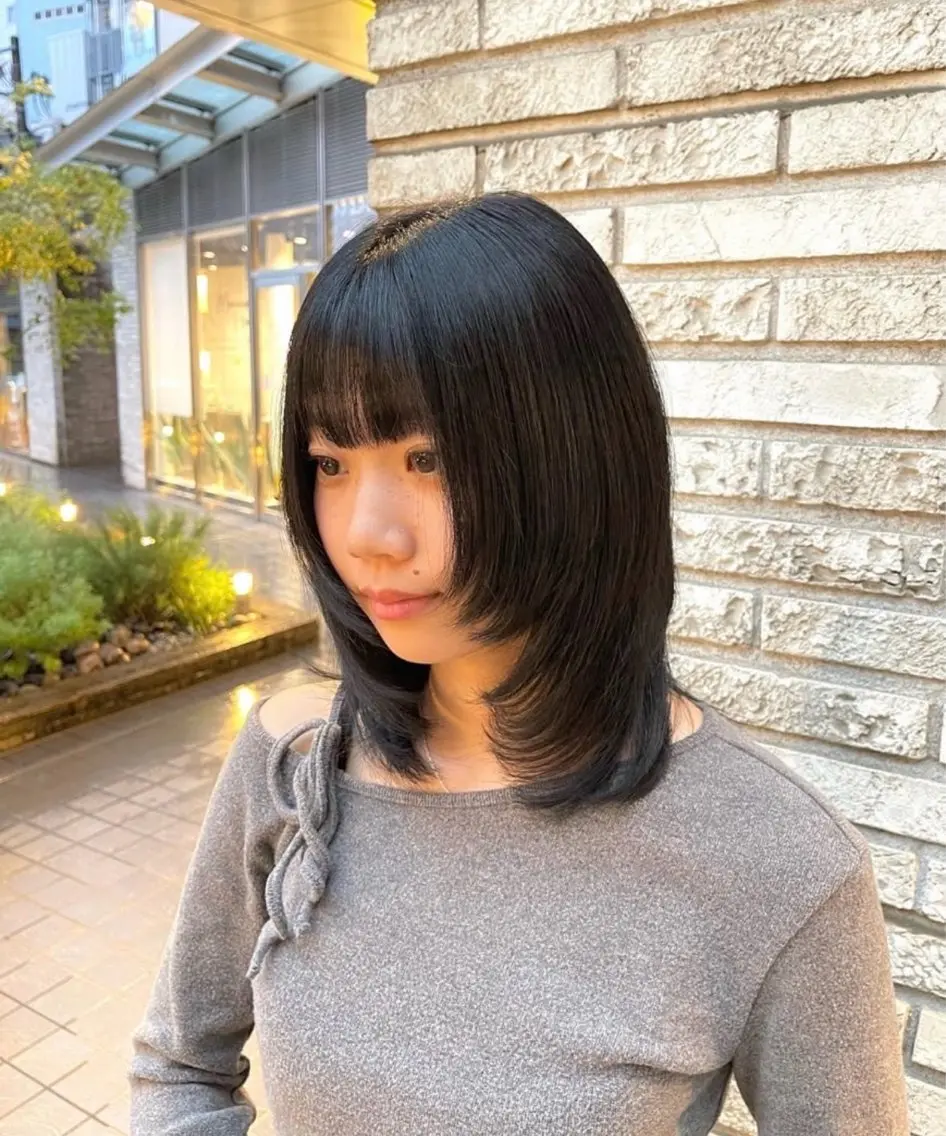 ミディアム 顔まわりレイヤー レイヤーカット 石毛 大翔のヘアスタイル