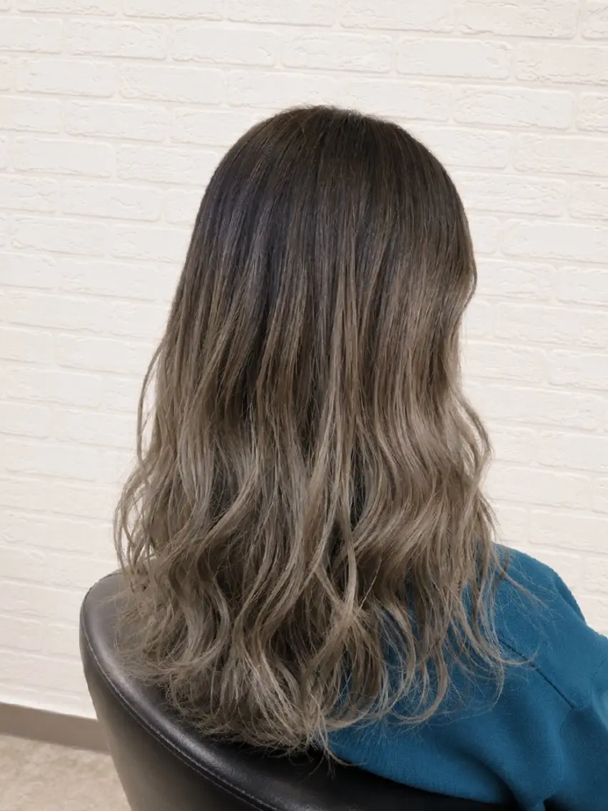 ロング カラー 齋藤 真理子のヘアスタイル