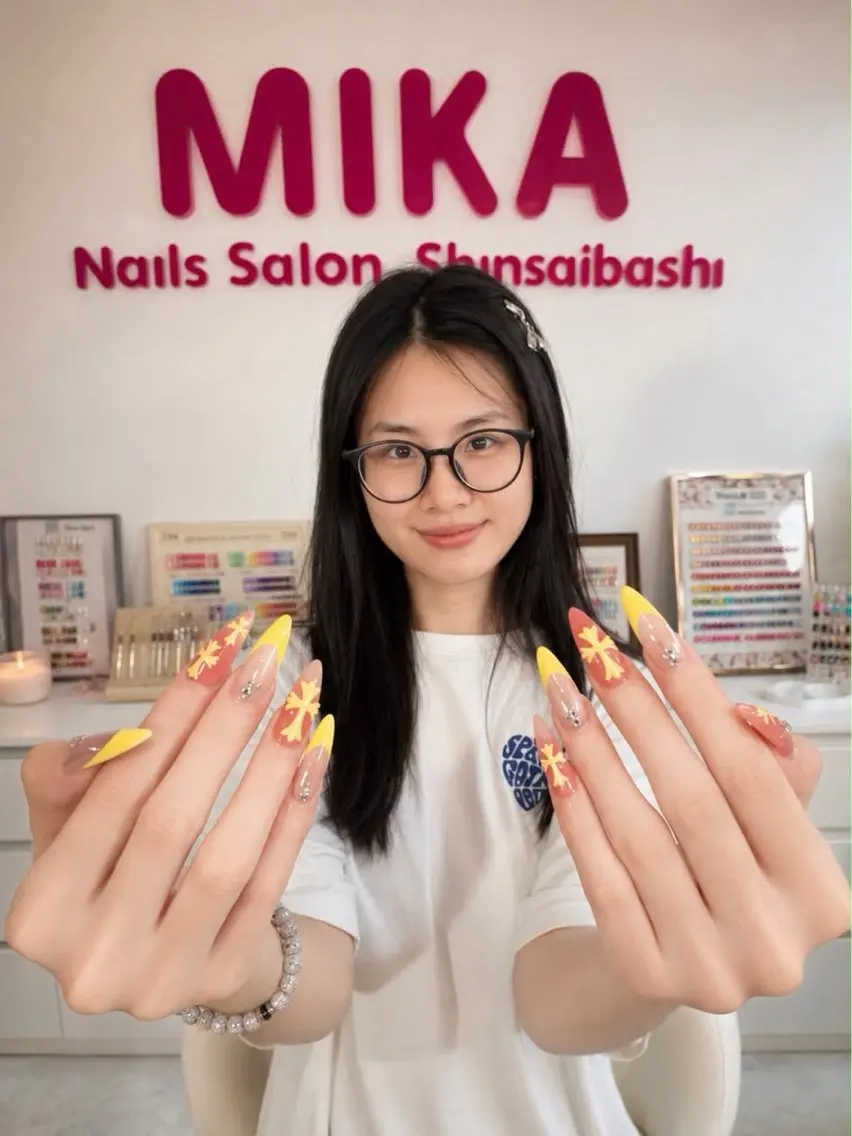 ネイル ガーリー キラキラネイル 韓国ネイル ロングネイル シンプルネイル ハンドネイル Genie Mika Nailsのネイルデザイン