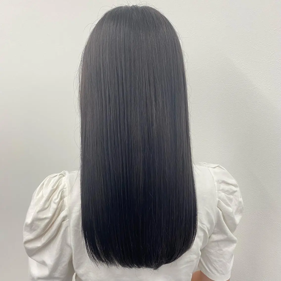 セミロング カラー センターパート特化 井上健太のヘアスタイル