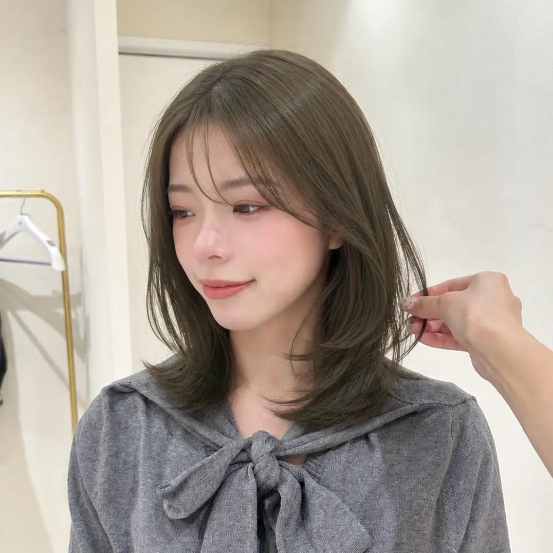 ミディアム ミディアムレイヤー くびれヘア 顔周りカット レイヤーカット 小顔カット カット ヘアカラー トリートメント レイヤーカット/ 髪質改善/toa🕊のヘアスタイル