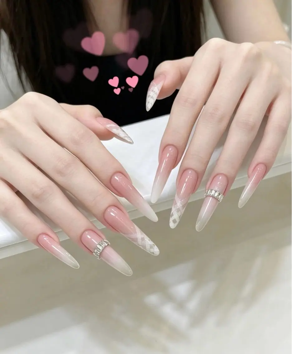ハンドネイル&チップ長さ出し10本&つけ放題&持ち込みデザイン相談できます&オフ無料の写真