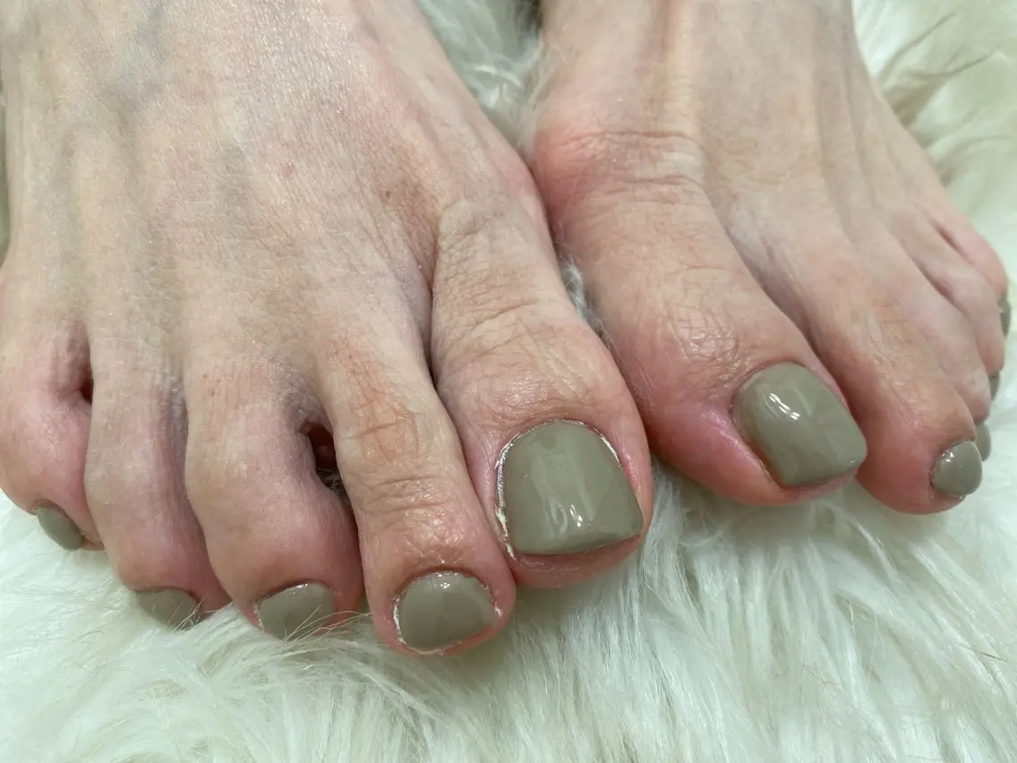 ネイル オーロラネイル フットネイル フレンチネイル ジェルネイル 韓国ネイル フットネイル mogunail &blowのネイルデザイン