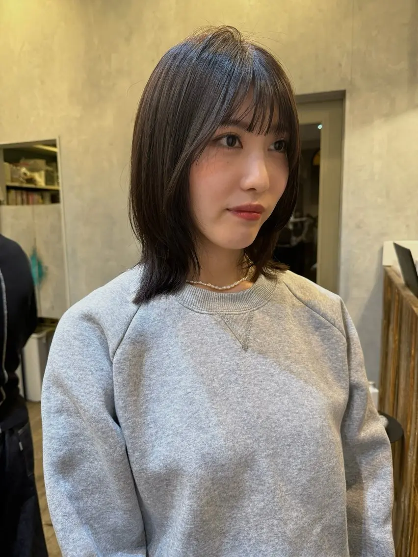ミディアム 似合わせレイヤー、 透けカラー/杉本花のヘアスタイル
