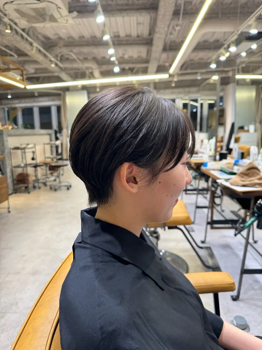 ショート まほ/レイヤーカット 🍒🤍透明感カラーのヘアスタイル