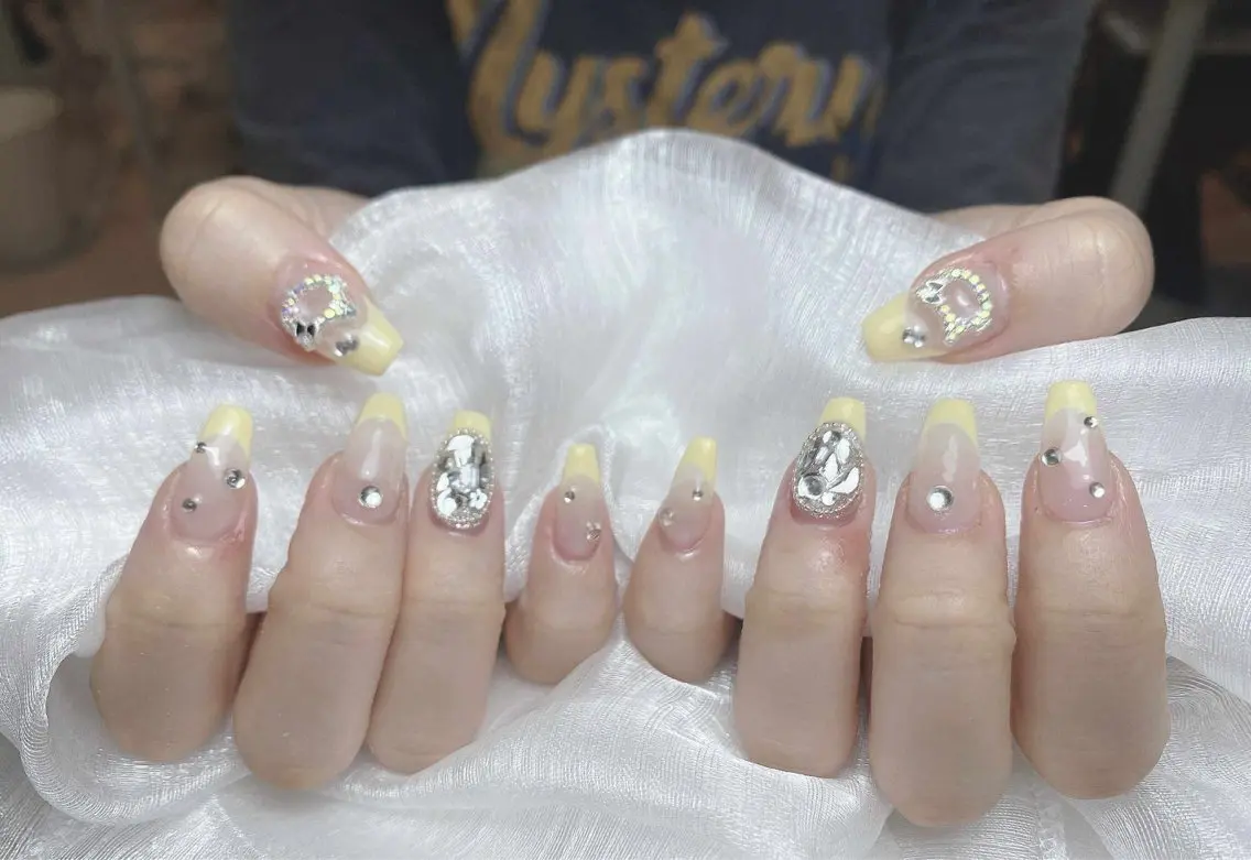 ネイル チークネイル ハート ホログラムネイル ミラーネイル ニュアンスネイル Nie Nail Shinokuboのネイルデザイン