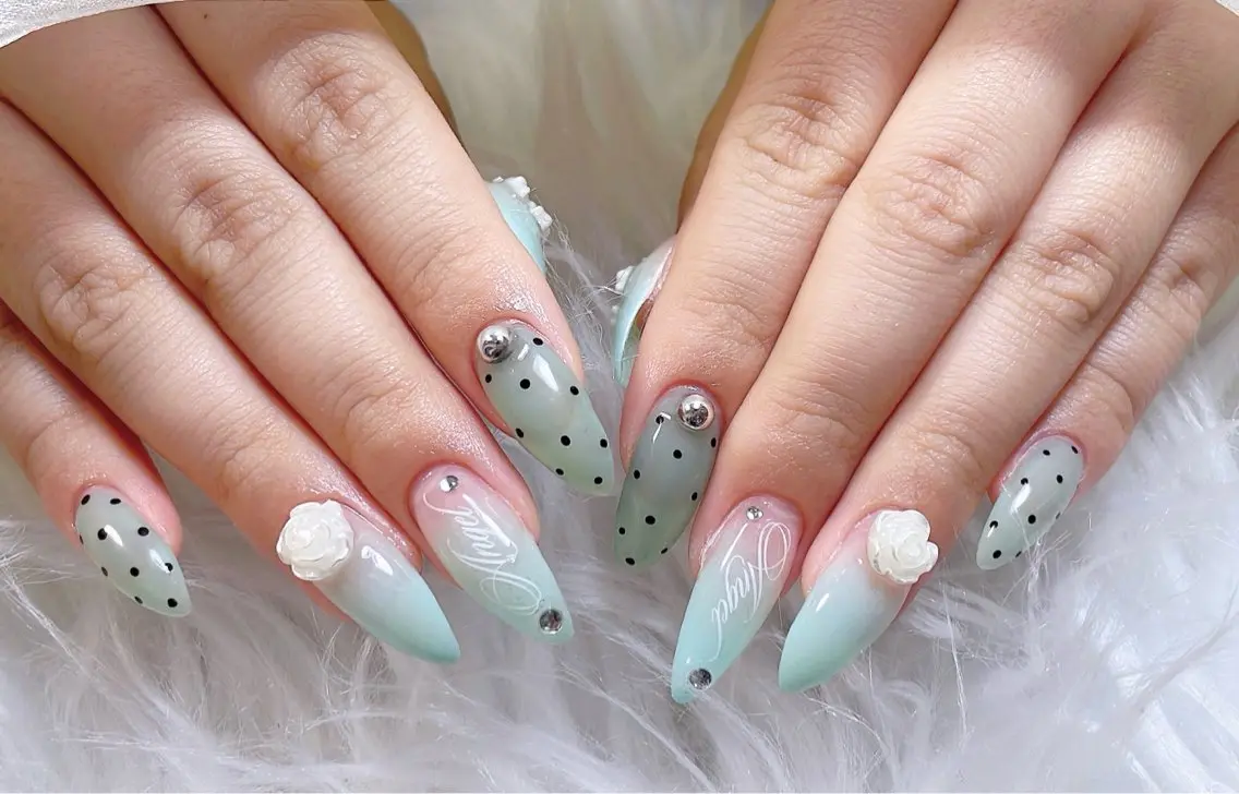 ネイル アニマル柄 チークネイル フラッシュネイル フラワーネイル フットネイル ハンドネイル B·U Nail大宮 長さだし専門店のネイルデザイン