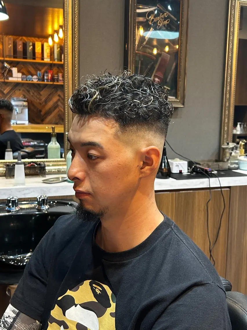 ショート パーマ メンズ メンズパーマ 刈り上げ 吉田 愛恵のヘアスタイル