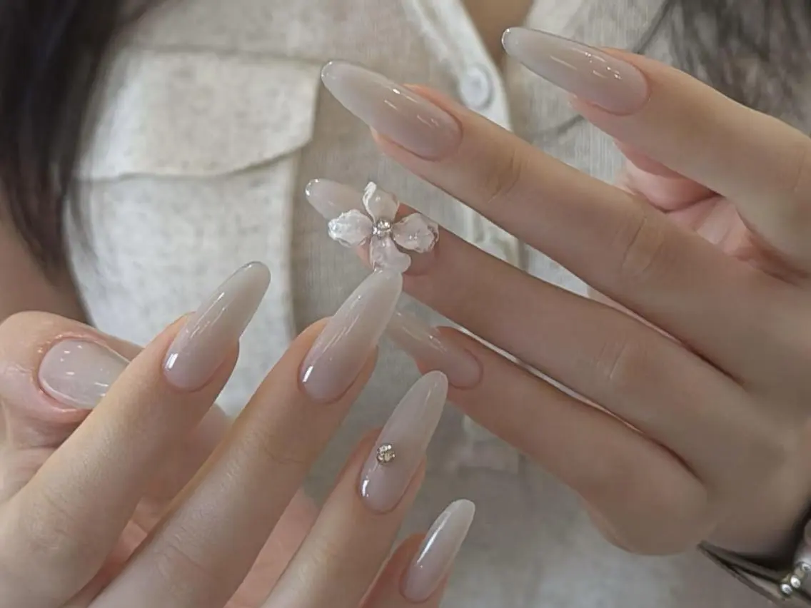 ネイル アートネイル フラワーネイル ロングネイル シンプルネイル ネイルチップ ハンドネイル ハンドケア Lily ✨のネイルデザイン