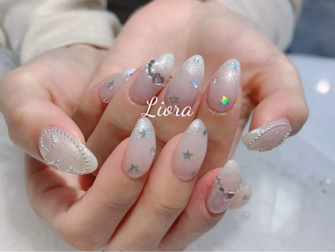 ネイル フレンチネイル ジェルネイル ガーリー グラデーション キラキラネイル JUN Lioraネイルのネイルデザイン