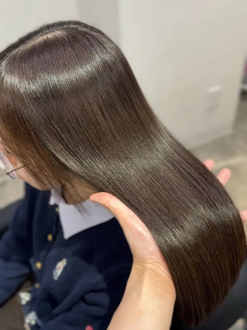 【🫧透明感のあるカラー🫧】カット+イルミナカラー　¥8500の写真
