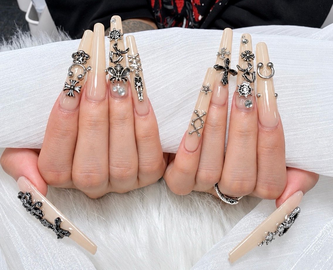 ネイル アートネイル ボルドー フレンチネイル ジェルネイル 氷ネイル・うるうるネイル ハンドネイル Julie Nail Rinのネイルデザイン