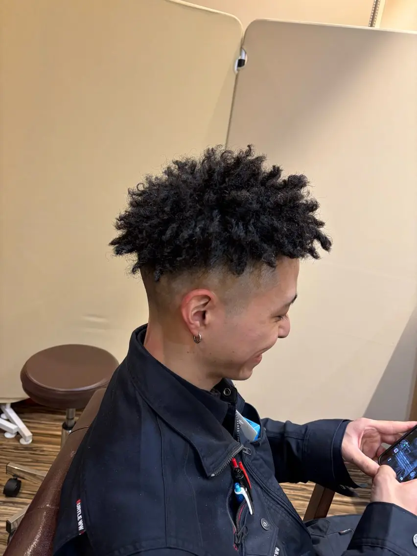 スパイキーアフロ　カット込みの写真
