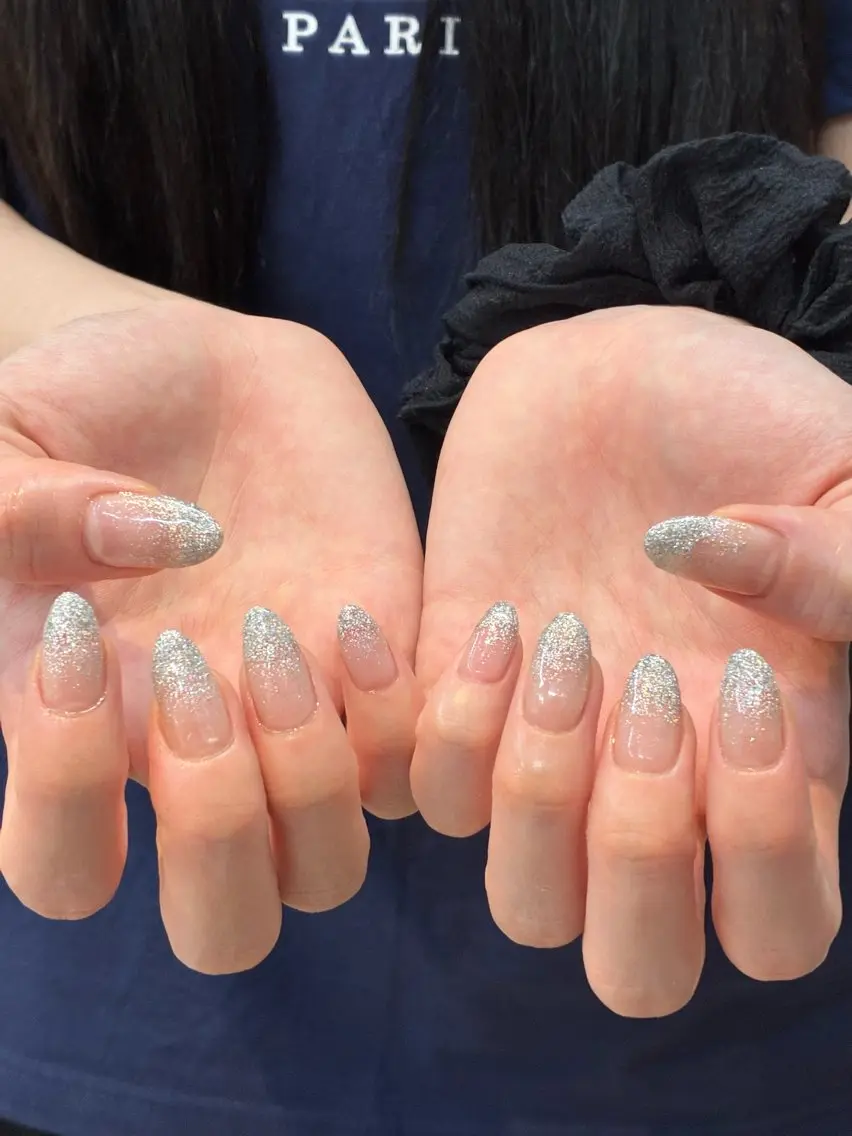 ネイル グラデーション シルバー DEE nail moeka.Gのネイルデザイン