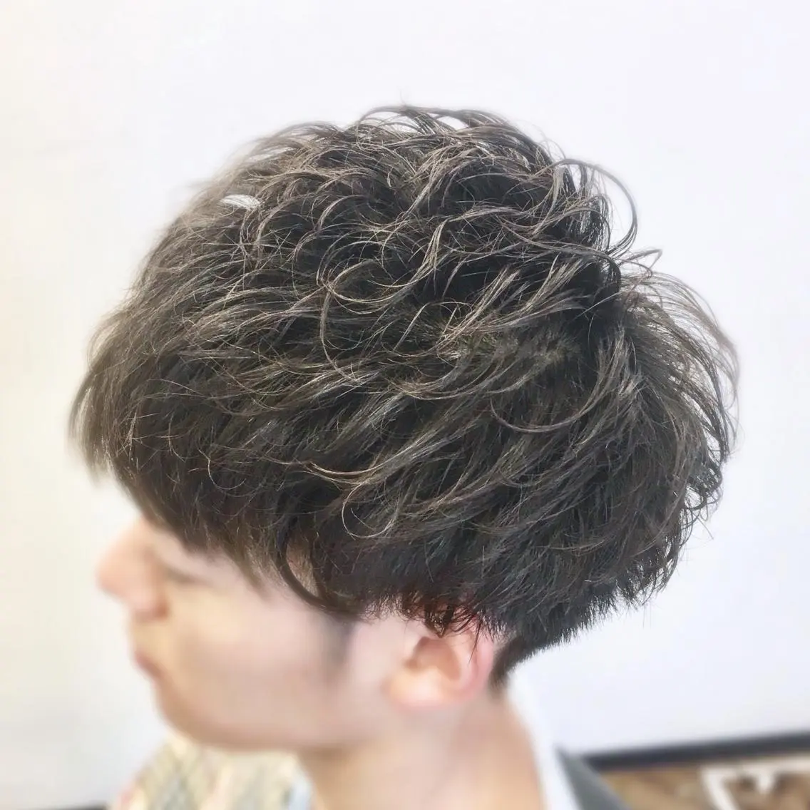 ミディアム パーマ メンズ ミディアムパーマ マッシュ メンズパーマ 刈り上げ 前田賢生 ご新規様はNGのヘアスタイル