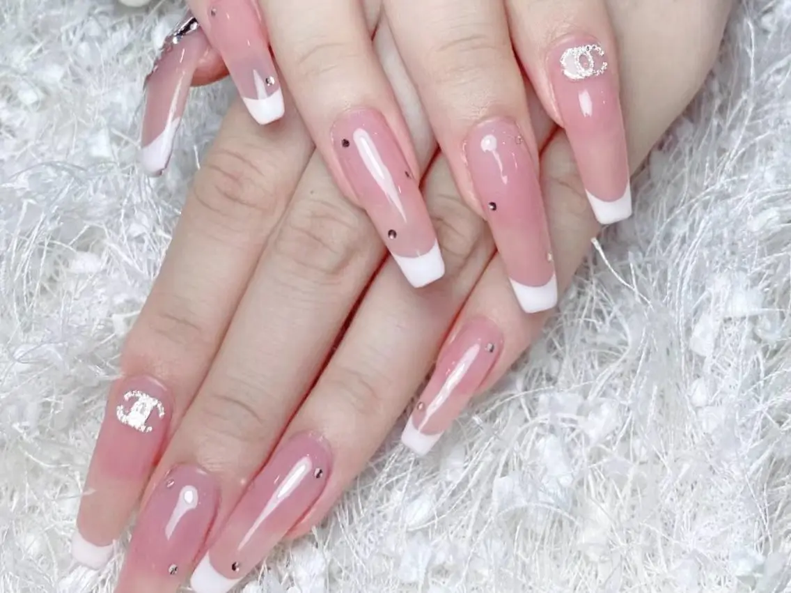 ネイル ハンドネイル ハンドケア ティアラ ネイルのネイルデザイン