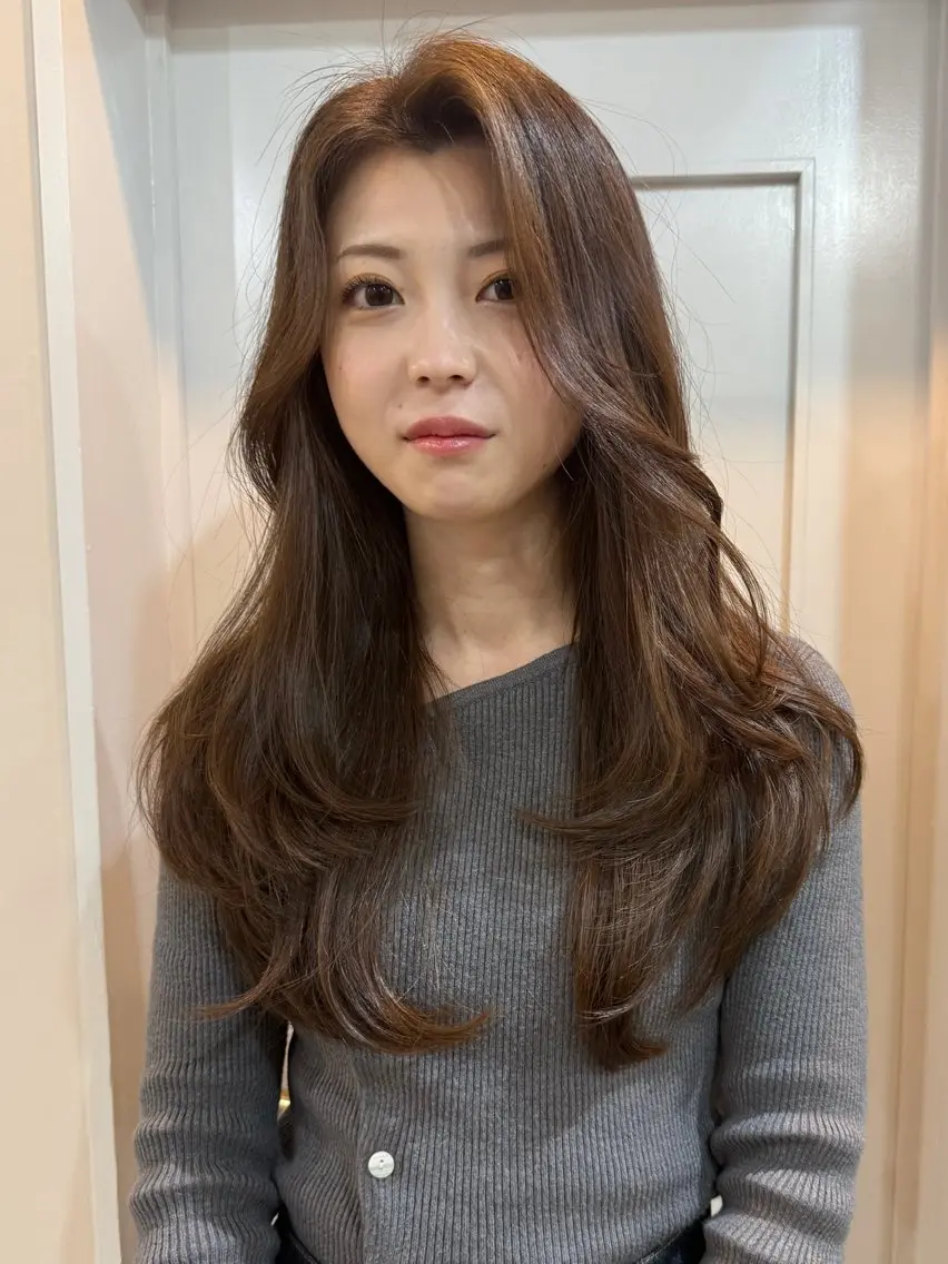 ロング レイヤーカット カット ヘアカラー トリートメント Kamie 三宮のヘアスタイル