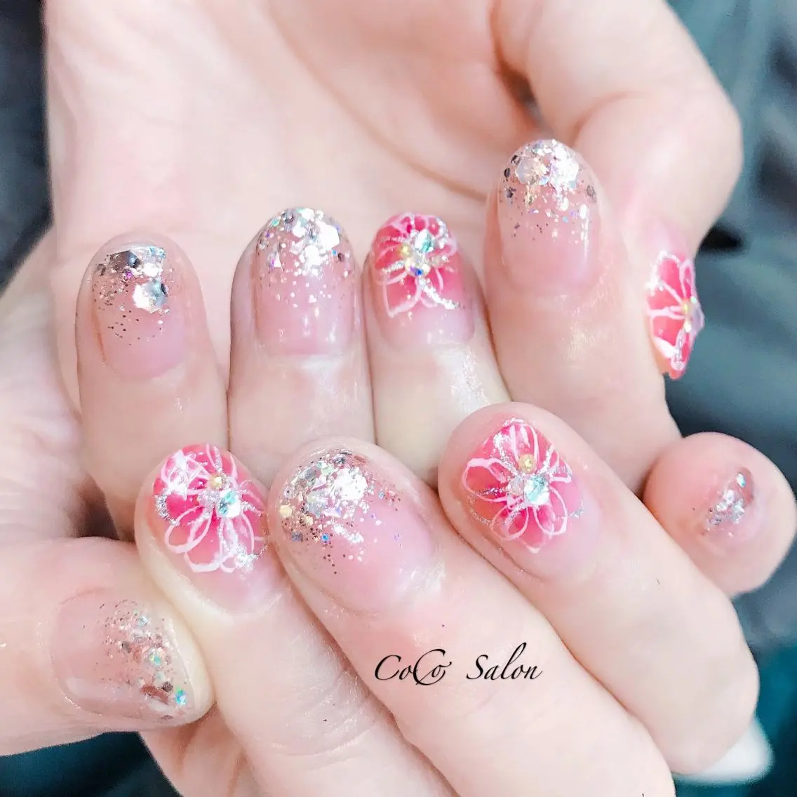 ネイル フラワーネイル グラデーション ホログラムネイル ラメ(グリッター) 春ネイル CoCoSalon ネイル/まつ毛予約のネイルデザイン