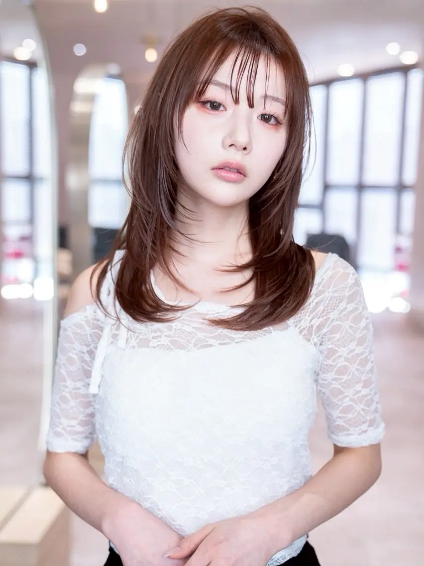 ミディアム くびれヘア 顔周りカット レイヤーカット カット ヘアカラー トリートメント レイヤー似合わせ 透明感カラーりきやのヘアスタイル