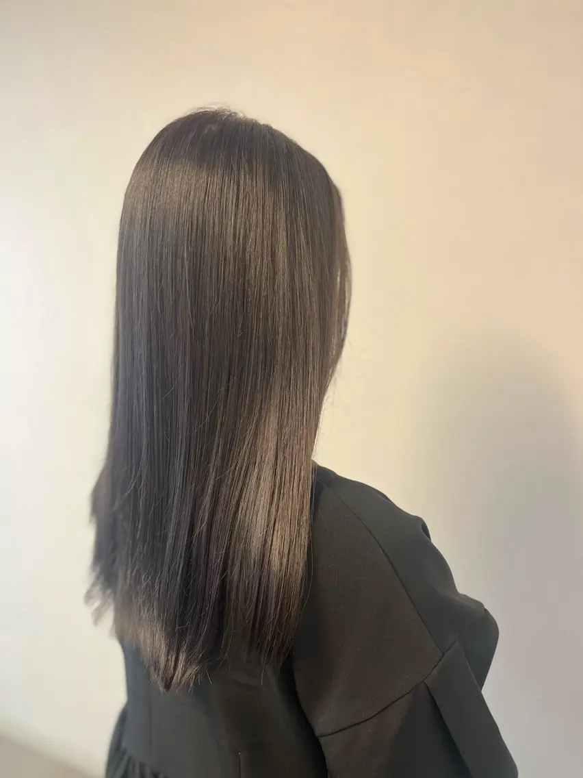 ロング カット ヘアカラー トリートメント ヘアセット 縮毛矯正✨グレー ジュカラー✨MOEのヘアスタイル