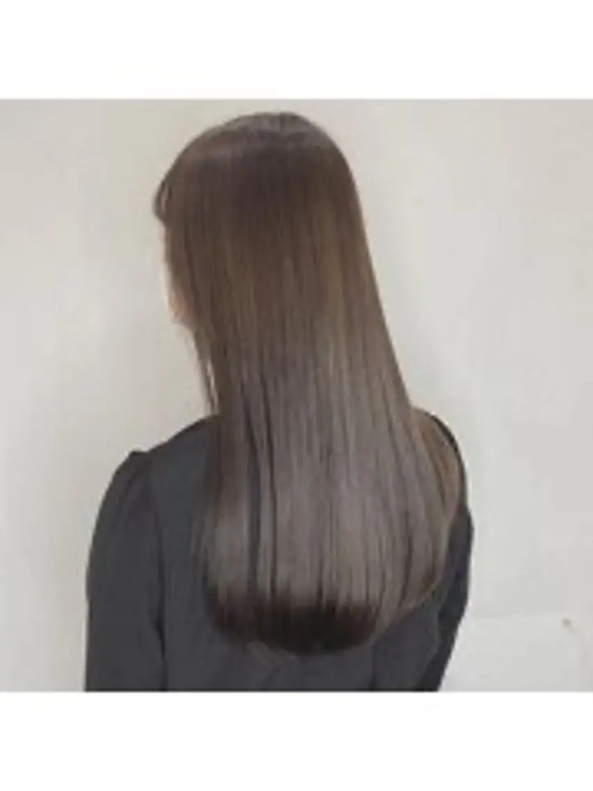 ロング 透明感カラー特化若山 結愛のヘアスタイル