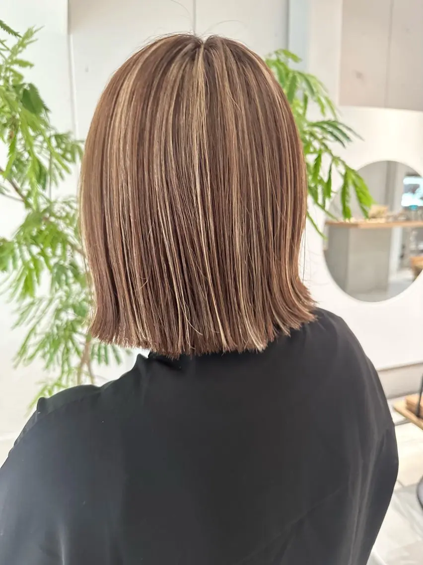 ミディアム ハイライト 野中 久美子のヘアスタイル