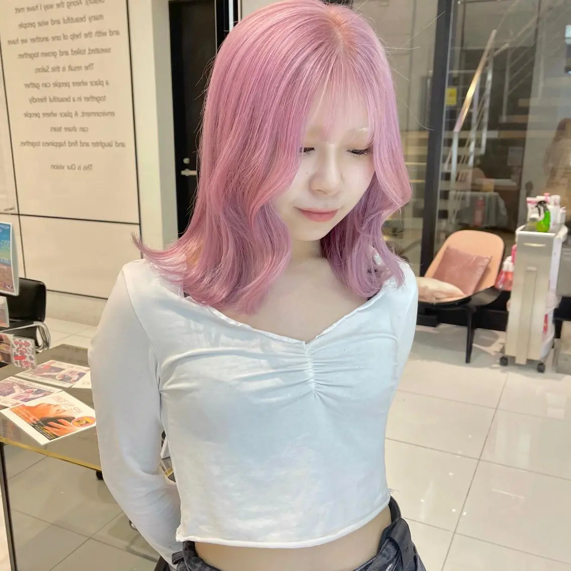 ミディアム カラー ピンクカラー 顔周りカット カット ヘアカラー レイヤーカット🪽 カネコミユのヘアスタイル