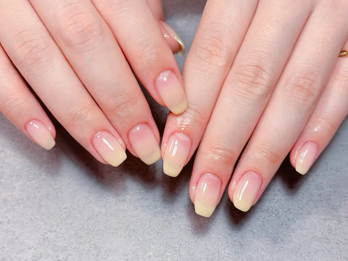 ネイル フラワーネイル グラデーション マグネットネイル ミラーネイル 春ネイル ハンドネイル ハンドケア 💫ゆか_ Nailartistのネイルデザイン