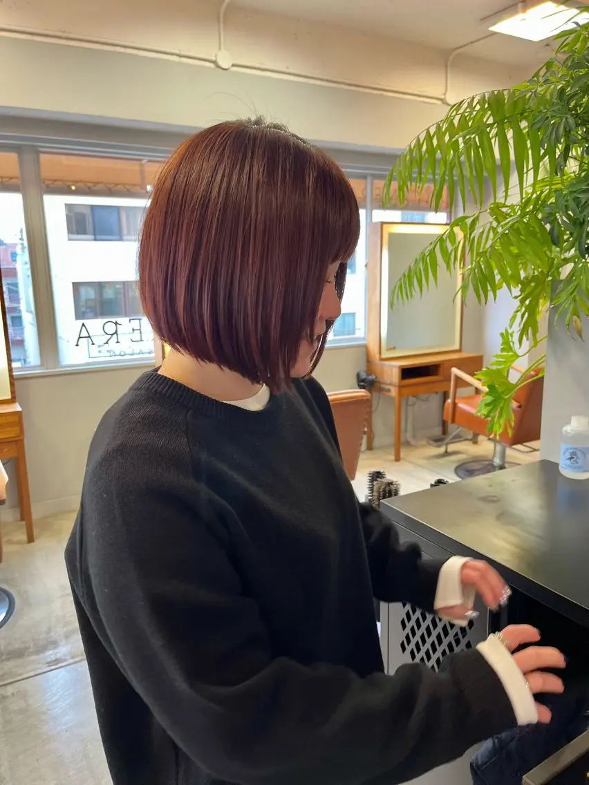 ショート カラー ボブ 井手 咲乃のヘアスタイル