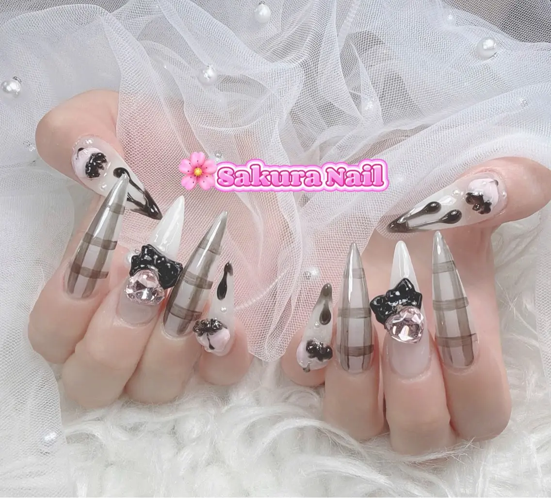 ネイル アートネイル オーロラネイル ボルドー チークネイル フレンチネイル ハンドネイル Sakura Nail Salonのネイルデザイン