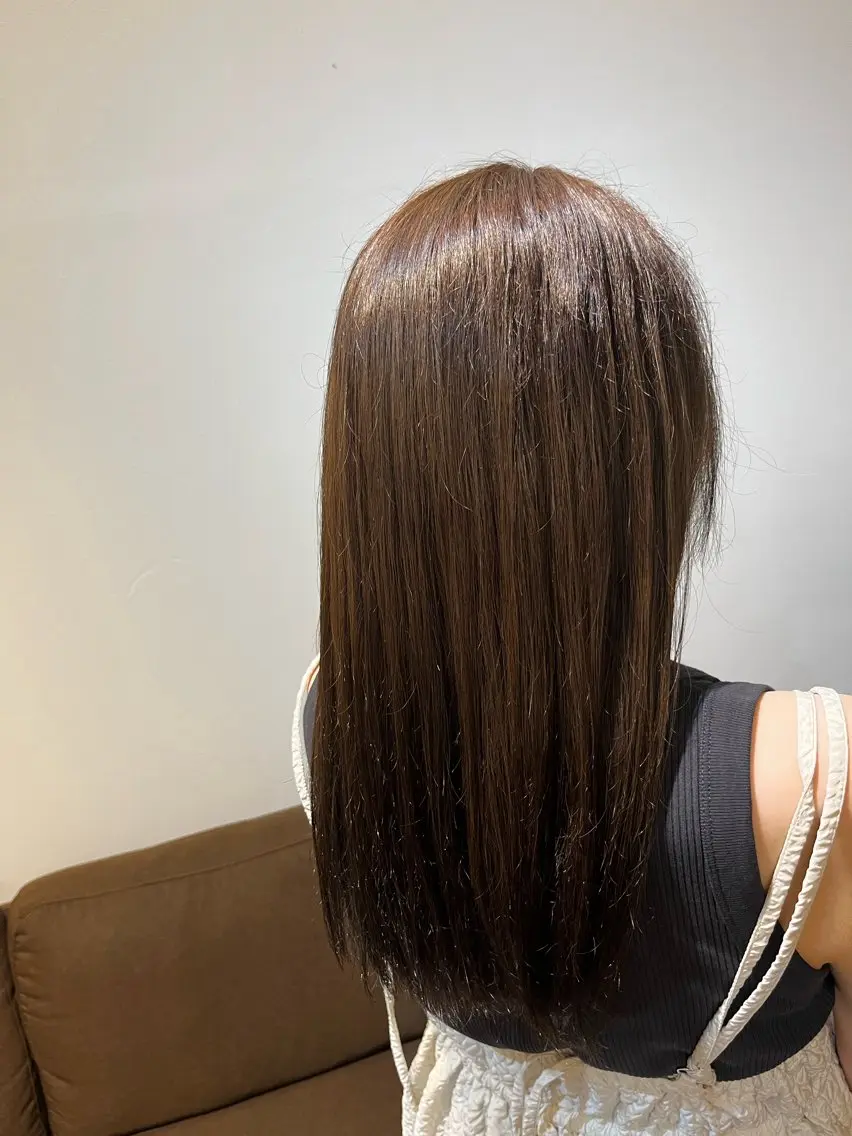 ロング チョコレートブラウン 臺 佳連のヘアスタイル