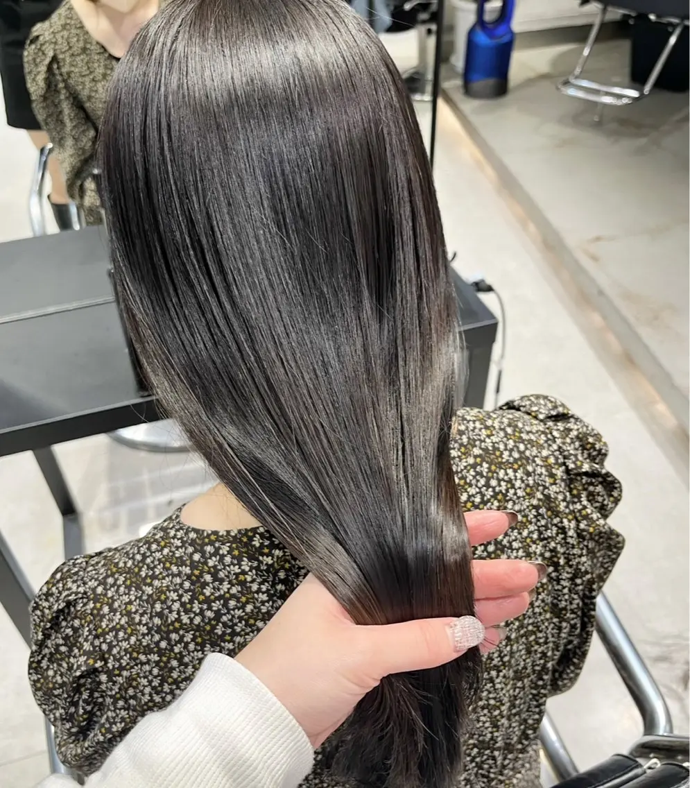 ロング カラー パーマ ヘアアレンジ アディクシーカラー ベージュカラー ブリーチ ケアブリーチ ダブルカラー カット ヘアカラー トリートメント ヘアセット 透明感/オリーブ/ グレージュ/YUKAのヘアスタイル