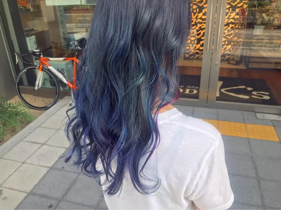 カラー ブルーカラー ネイビーカラー バイオレットカラー ミヤワキ モモコのヘアスタイル