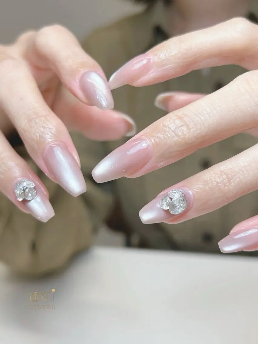 ネイル ハンドネイル 透灯 TOUTOU 🪄のネイルデザイン